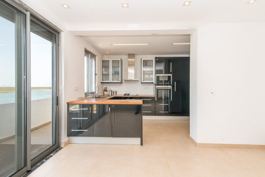 Seaside Apartment in Praia de Faro | Panoramic Views of the Ocean and Ria Formosa, Property for sale in PW3589