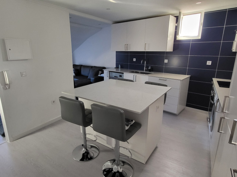 Renovated top floor city apartment, Property for sale in PW3791