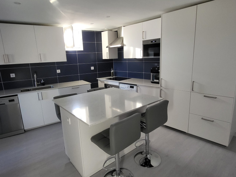 Renovated top floor city apartment, Property for sale in PW3791