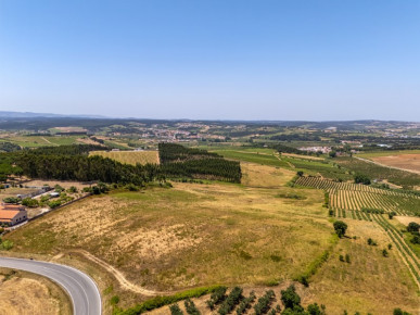 Land for the construction of a house, also with feasibility for a Tourist Project, Property for sale in BL1092