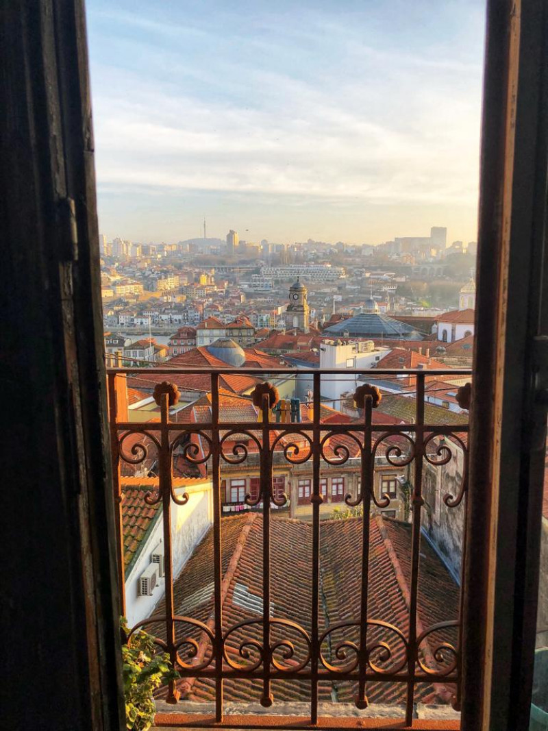 Building Historical Center Porto, Property for sale in Aliados, Porto, PW3858