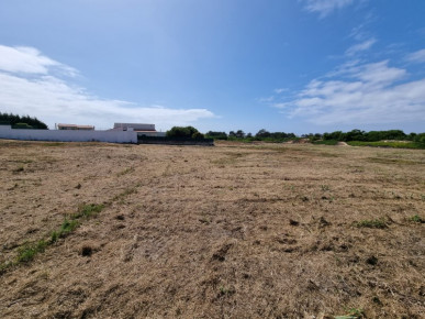 Land in Praia de Santa Cruz for a condominium of 11 houses, Property for sale in BL1193