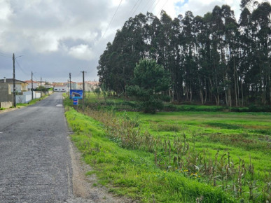 Land next to the entrance of the Bukubaki Eco resort, Property for sale in Peniche, Peniche, BL1195