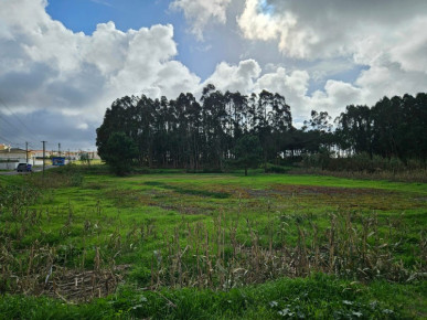 Land next to the entrance of the Bukubaki Eco resort, Property for sale in Peniche, Peniche, BL1195