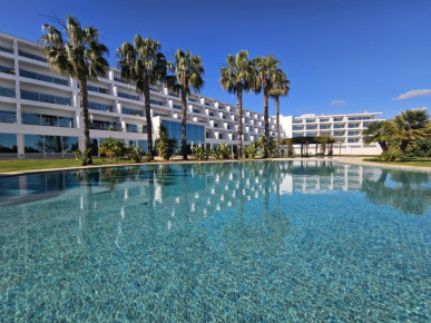 Apartments in the Algarve with views of the marina and next to the beach, Property for sale in Portimão, Portimão, BL1204