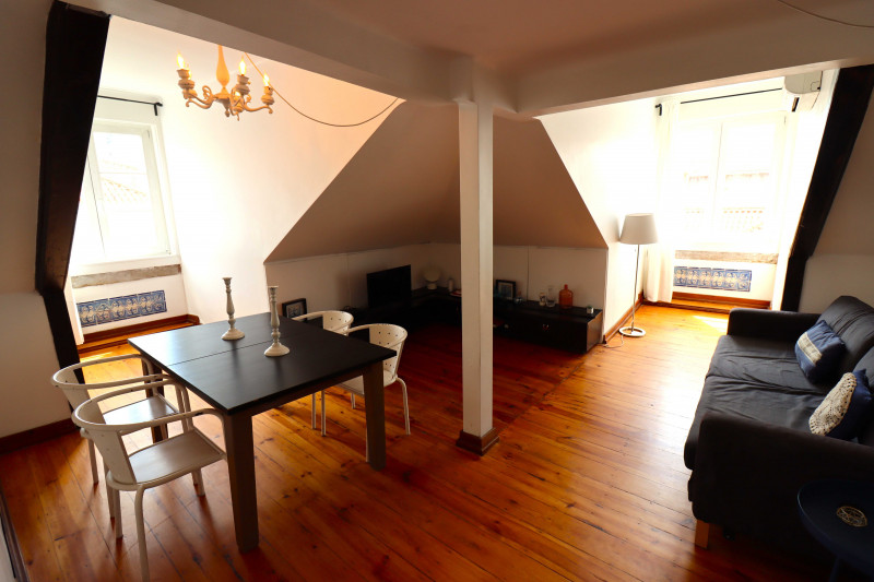 Beautiful 2 Bedroom In Baixa Chiado, Property for sale in PW3931