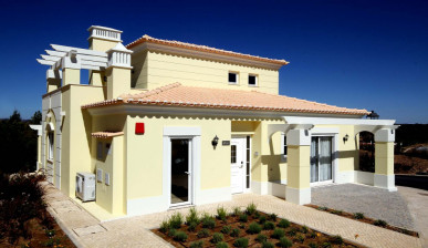 Villas in Luxurious Golf & Country Club, Property for sale in PP2515