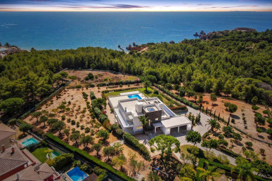Frontline Luxury Villa on a 10,000sqm Plot, Property for sale in Alvor, Portimão, PP3146