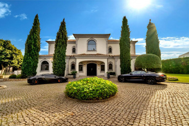 Exquisite Manor House - Priced to sell, Property for sale in PP4440