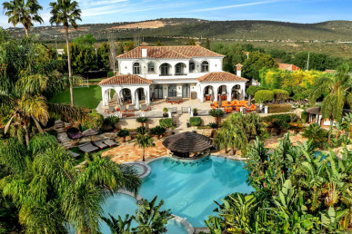 Exquisite Manor House - Priced to sell, Property for sale in PP4440