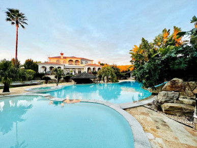 Exquisite Manor House - Priced to sell, Property for sale in PP4440