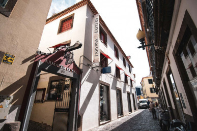 2 Floors Building In Funchal For Investment, Property for sale in PP6906