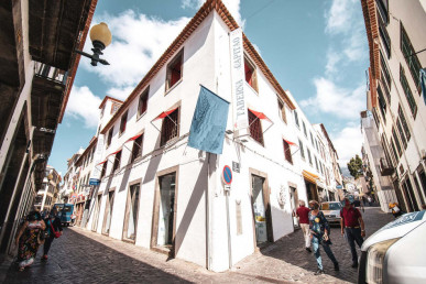 2 Floors Building In Funchal For Investment, Property for sale in PP6906