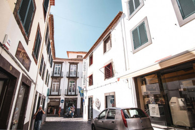 2 Floors Building In Funchal For Investment, Property for sale in PP6906