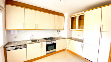 Spacious T3 Second Floor In A Luxury Condominium, Property for sale in PP172921