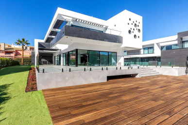 Contemporary Frontline Golf Villa, Property for sale in PP172947