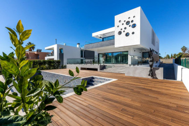 Contemporary Frontline Golf Villa, Property for sale in PP172947