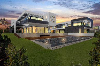 Contemporary Frontline Golf Villa, Property for sale in PP172947