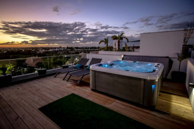 Magnificent Brand New 2-Bed Penthouse Apartment, Large Rooftop Terrace And Jacuzzi, Property for sale in PP173186