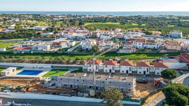 3-Bed Villa With Private Garden And Pool In Olhos De Água, Albufeira, Property for sale in PP173356