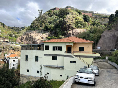 Villa With Commercial Space And Land In Ponta Do Sol, Property for sale in PP173530
