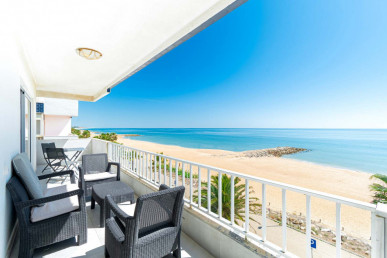 Luxurious Oceanfront Living In Quarteira, Property for sale in PP173737