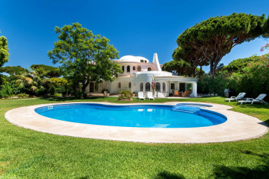 Elegant Villa With Golf Course Views And A Serene Garden Oasis, Property for sale in PP173863