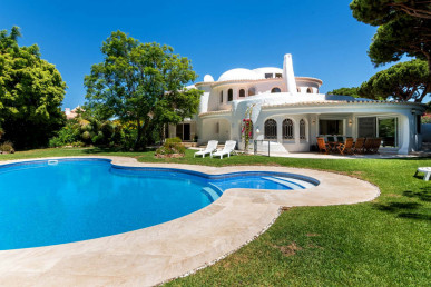 Elegant Villa With Golf Course Views And A Serene Garden Oasis, Property for sale in PP173863