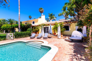 Splendid Seven-Bedroom Villa Near Mexilhoeira Grande, Property for sale in Mexilhoeira Grande, Portimão, PP173890