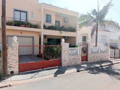 Traditional Spacious 4 Bed Townhouse In Vale Formoso, Property for sale in PP174168