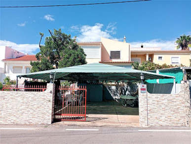 Traditional Spacious 4 Bed Townhouse In Vale Formoso, Property for sale in PP174168