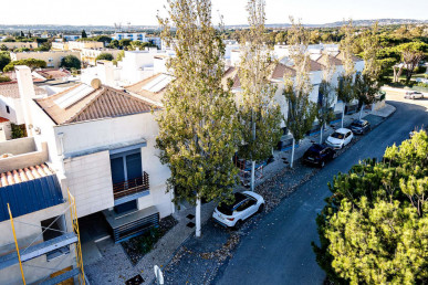 Modern 3+2 Bedroom Semi-Detached Villa With Garage And Pool, Property for sale in PP174277