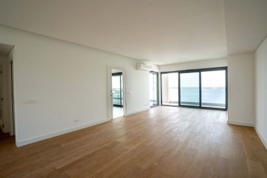 Four Bedroom Apartment By The Beach, Property for sale in PP174593