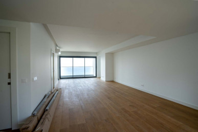 Four Bedroom Apartment By The Beach, Property for sale in PP174593