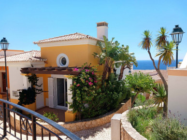 Modern 2-Bed Townhouse On Popular Beach Resort With Spectacular Ocean Views., Property for sale in PP175067
