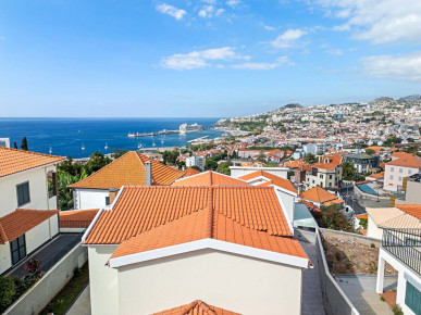 Luxury traditional villa with stunning view, 5 minutes from the centre of Funchal, Property for sale in PP175267