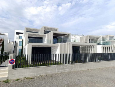 Luxury Waterfront One Bedroom Apartment In Fuseta, Property for sale in PP175386