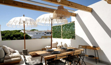 Stylish Renovated 2-Bedroom Apartment In Vilamoura With Rooftop & Pool, Property for sale in PP175508