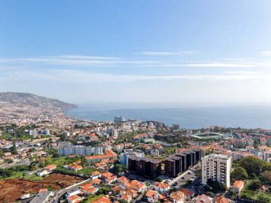 Beautiful 2-Bedroom Apartment in a Prestigious Gated Condominium in Funchal, Property for sale in PP175538