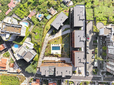 Beautiful 2-Bedroom Apartment in a Prestigious Gated Condominium in Funchal, Property for sale in PP175538