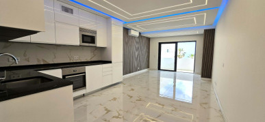 Oceanfront 2-Bedroom, 2-Bathroom Apartment With Sea View & Garage , Property for sale in Quarteira, Loulé, PP175837