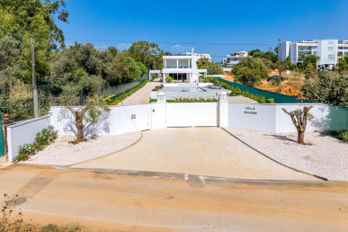 Stunning High-End Brand-New Villa V4+2 In Central Alvor, Property for sale in Alvor, Portimão, PP175954