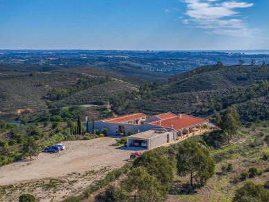 An Expansive Algarve Estate With Rare Natural Beauty And Limitless Potential, Property for sale in Odiáxere, Lagos, PP176062