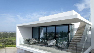 The Golden Retreat: A Contemporary Luxury Haven, Property for sale in PP175274