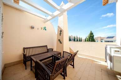 Elegant 2-Bedroom Duplex With Pool Near Golf Courses, Property for sale in Vilamoura, Albufeira, PP176113