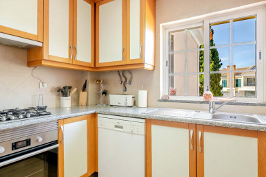 Elegant 2-Bedroom Duplex With Pool Near Golf Courses, Property for sale in Vilamoura, Albufeira, PP176113