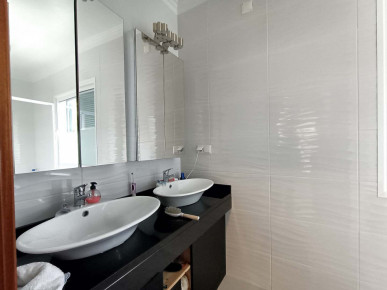 Villa V5 In Funchal, Property for sale in PP173470