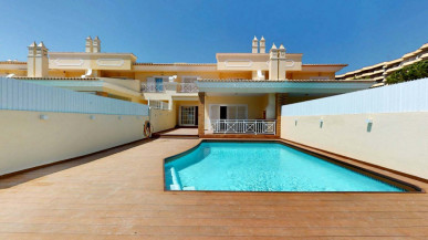 Renovated V2+2-Bedroom Villa With Private Pool And Luxury Finishes In Vilamoura, Property for sale in PP176088