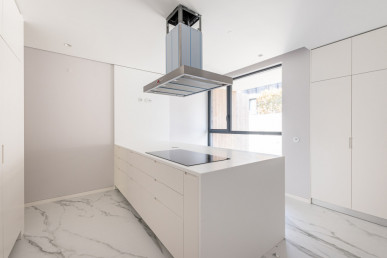 5 bedroom triplex villa with garden in Foz do Douro - New, Property for sale in DL19322-DA