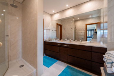 Exclusive 8+2 Bedroom House with Garden and Terraces, Property for sale in DL22756